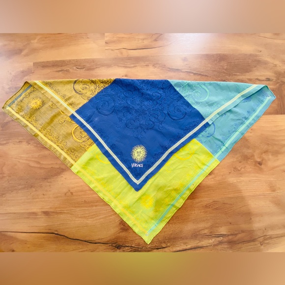 VERSACE HANDERCHIEF CUM POCKET SQUARE - Picture 3 of 4